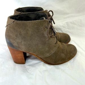 Tom’s Lunata Suede booties Size 9